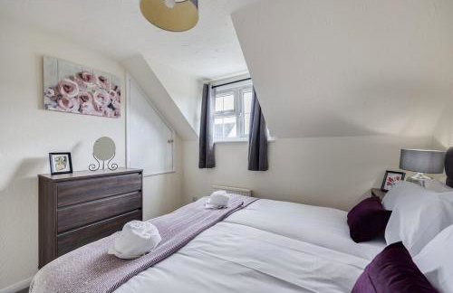 Winslow House - Walking Distance to the High Street - Driveway Parking, Fast WiFi, Smart TV and Self-Check-In by Yoko Property - Foto 4