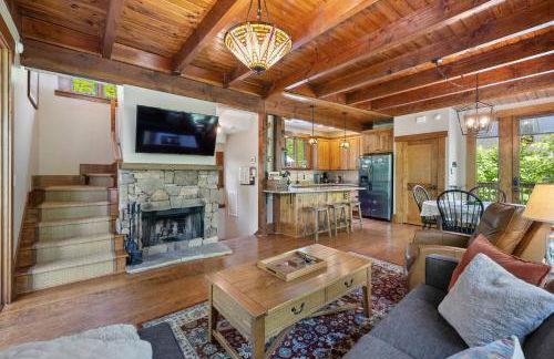 HOT TUB & PET-FRIENDLY Cabin in Cheshire Village - Foto 6