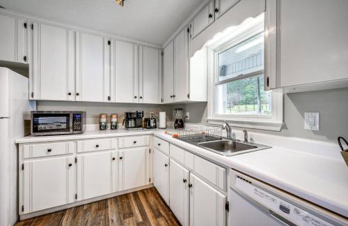 Lakefront Milledgeville Home with Private Dock! - Foto 10