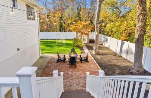 Walk to the Beach - Modern Home with FirePit and Bikes - Foto 60