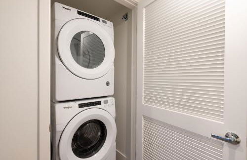 Elevator-Work Here-Gig WiFi-King Bed-Laundry in unit - Foto 61