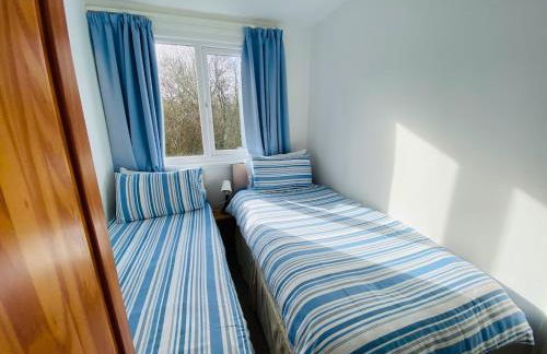 Freshwater Bay Holiday Cottages - Photo 12