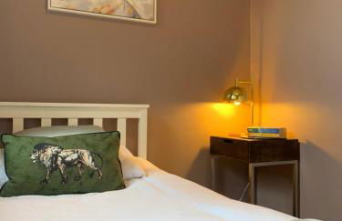 The Lake House, Woking - Photo 35