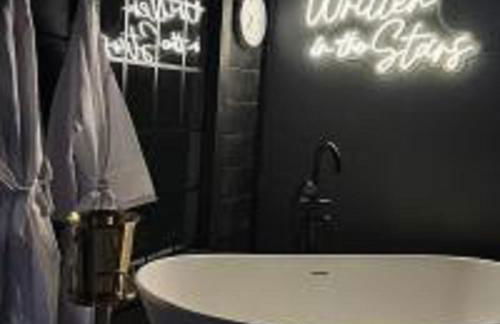 Romantic Escapes in this Stunning A-Frame in North Carolina with Access to a Private Hot Tub and Fire Pit - Foto 24