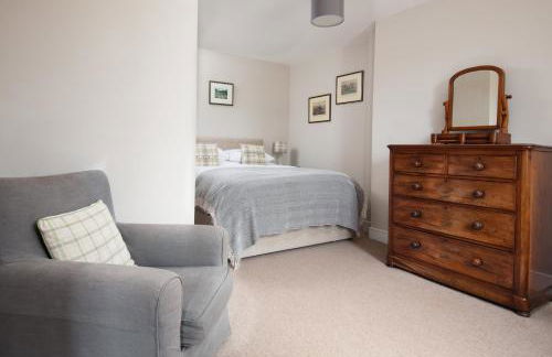 College Cottage - Photo 6