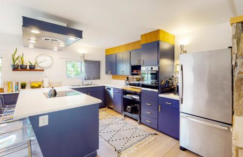 Riverfront Escape - Photo 11