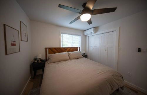 Centrally Located Cozy Modern Home in Bethel - Foto 50