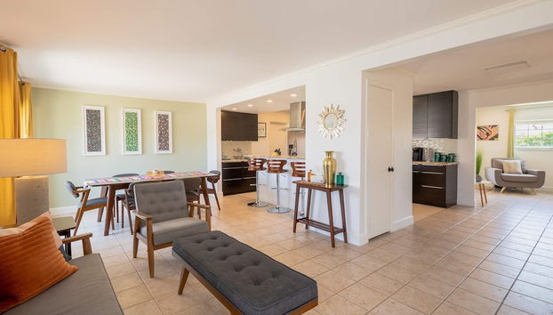 Relax at the 3BR Tranquil Oasis in Palm Springs - Photo 2, Room