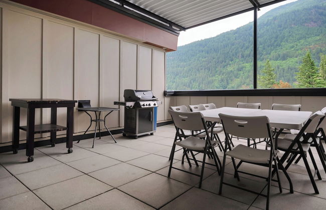 Charming 1BR Lakeside - Photo 14