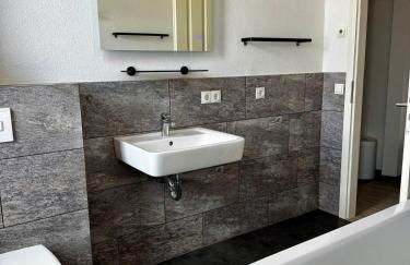 Premium Quartier - Modernes Apartment, 2 Schlafzimmer, WLAN, Parken, Küche - Foto 9