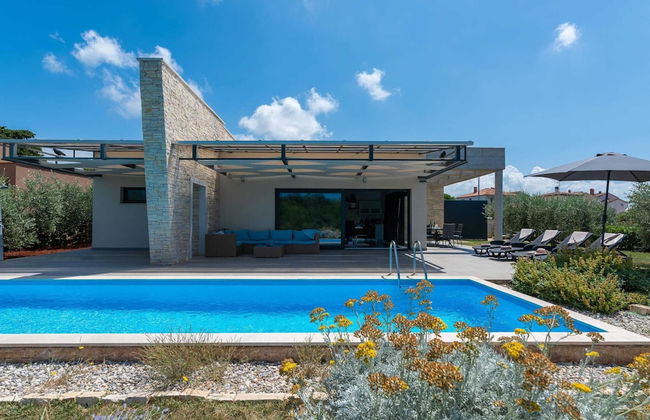 Modern Villa With Pool, Covered Terrace and sea View - Foto 17