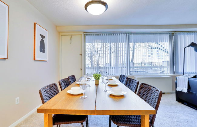 Crystal City Comfortable Apartments - Photo 41