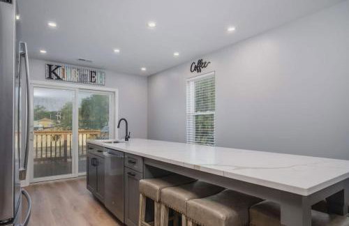 Harbor Clubhouse Modern Waterfront with Hot Tub and Pet Friendly - Foto 8