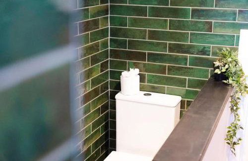 Bright and Airy 2BR Home Near Shops and Dining - Photo 21