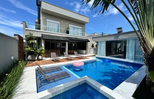 Casa de Luxo com Enxoval Completo, 4 Quartos, Área Gourmet, Piscina, Academia, Quadra Particular, Lago e Vista Privilegiada - Photo 1