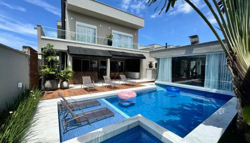 Casa de Luxo com Enxoval Completo, 4 Quartos, Área Gourmet, Piscina, Academia, Quadra Particular, Lago e Vista Privilegiada - Photo 1, sunbed