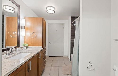 Beautiful Apt in Downtown w/Pool | Indoor Parking - Foto 39