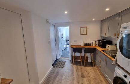 Sittingbourne 1 bed self-contained annex, with parking - Photo 35