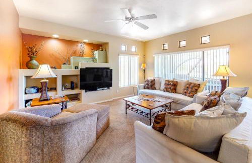 Dog-friendly condo with high-speed WiFi, heated outdoor pool & hot tub - Foto 2