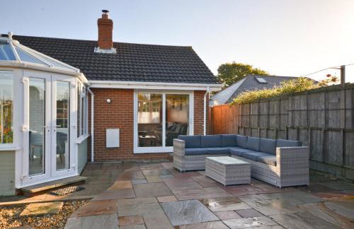 Dassia-Rural Bungalow, Dog Friendly with Hot Tub Near Gurnard - Foto 33