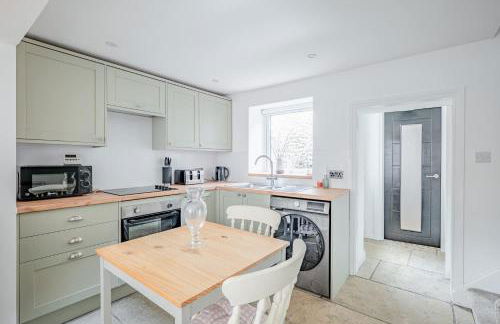 Cosy Cottage in Crewkerne Free on Street Parking - Photo 8