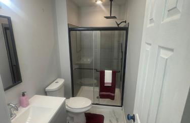 Suburban Retreat 15 Mins to Downtown Detroit - Foto 14