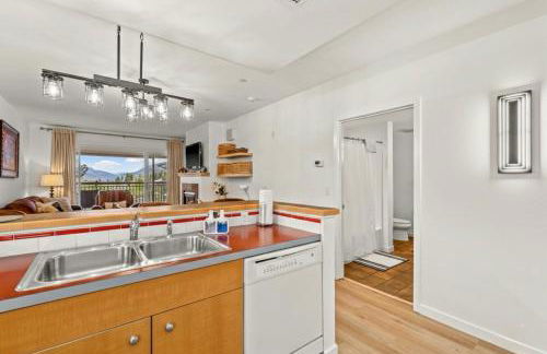 Lakeside luxury with hot tub and pool - Foto 6