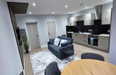 Easy access to manchester airport &city centre - Photo 12