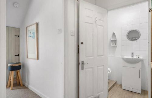 Beach-Style Flat 2 Min Walk to Tolcarne Beach - Foto 13