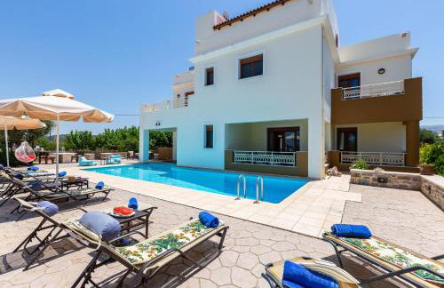 Newly Renovated Villa 4 Seasons with BBQ, private pool, ping pong and football table - Foto 2