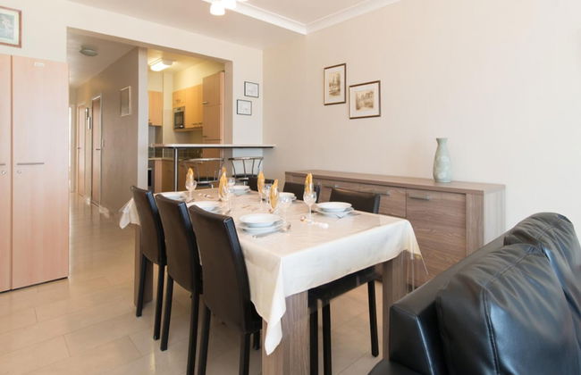 Apartment With Harbour Chanel View - Photo 8