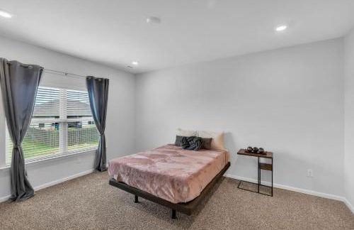 Charming 4BR Ranch-Style Home - Corner Lot home - Foto 18