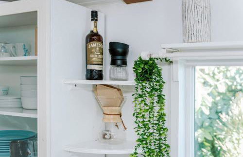 Serene Silver Lake 1 bedroom 1 bathroom Back house With Private Backyard - Photo 50