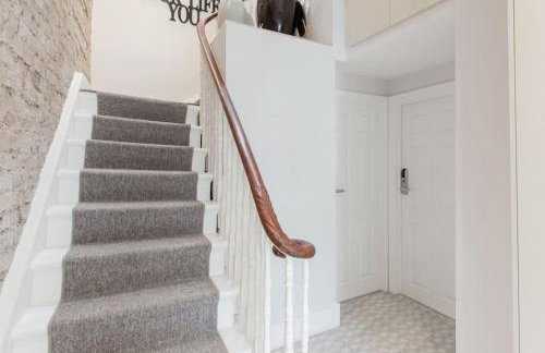 Decompress at a Serene Studio in Classic Townhouse - Foto 17