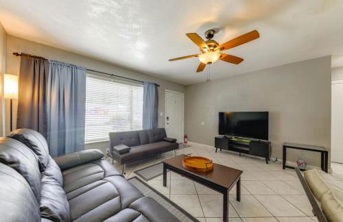 Fenced-In Yard Home 3 Mi to Hard Rock Stadium! - Photo 8