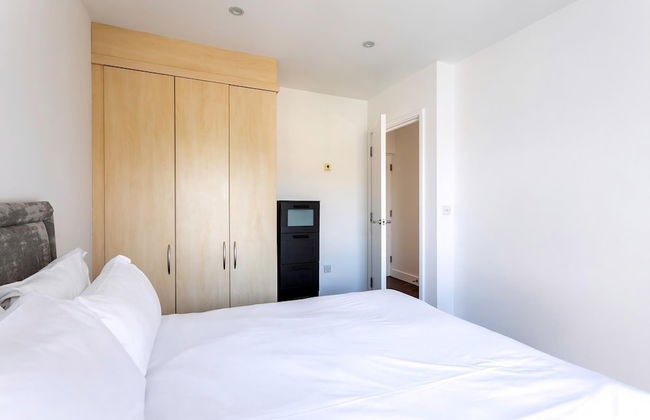 RAI - Modern Tower Hill Penthouse - Photo 14