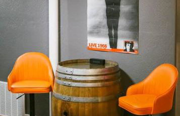 Vibrant Forest Retreat - Game Room, Spa, Fire Pit - Sleeps10 - Foto 14