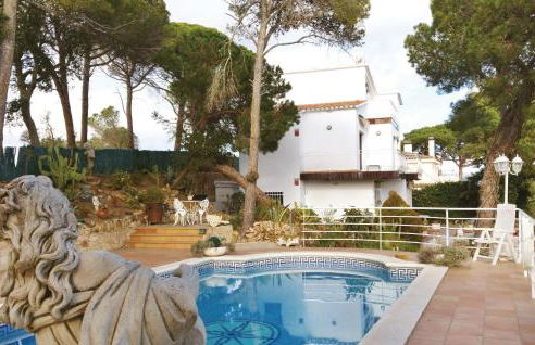 Cozy Home In Blanes With House Sea View - Photo 3