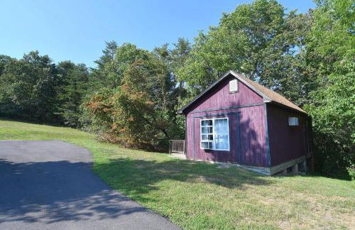 Whispering Hills -- Pet Friendly - Hot Tub - Grill - Wifi - Fire Pit - Covered Porch - Screen Porch - Fireplace - View - Billiard Table - Game room - Foto 22