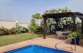 Modern 3 Bedroom Villa with Pool & Garden, Ideal for Families - Foto 16