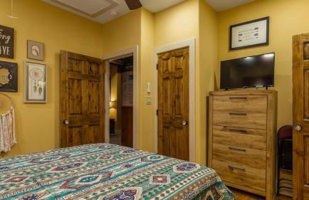 Stockyards 5 mins, New, Sleeps 8 Cedar House, TCU - Foto 3
