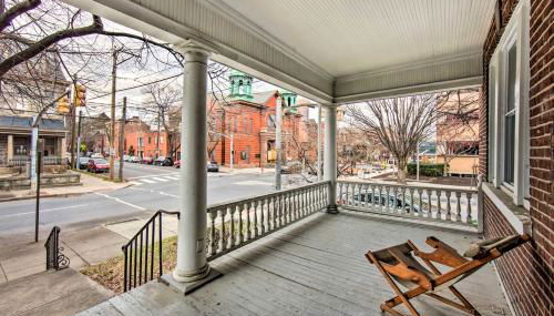 Lancaster Unit with Expansive Covered Porch! - Foto 2