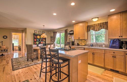 Traditional Marthas Vineyard Home with Porch and Yard - Foto 7