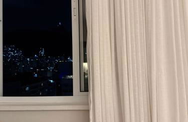 Apartamento em Copacabana com vista para o Cristo Redentor há 5 min da praia - Foto 3
