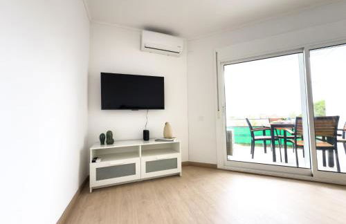 110 - Beachside Renovated 1BR apt 5 min from Beach - Photo 8