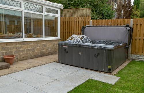 Spacious Cottage with Private Hot Tub - Foto 39