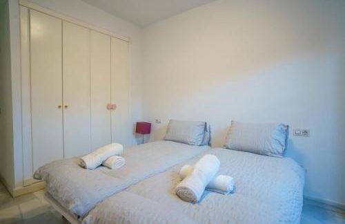 Stunning 3BR in Hacienda Del Sol Beach & Pool - Photo 13