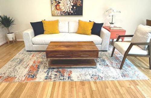 5 bedrooms with 4 Full Bath Fire Pit BBQ and Plush Amen on 1 2 acre - Photo 3