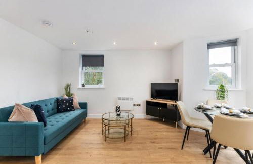 Luxury 2-Bedroom Apartment, Leatherhead, Sleeps 4 - Photo 21