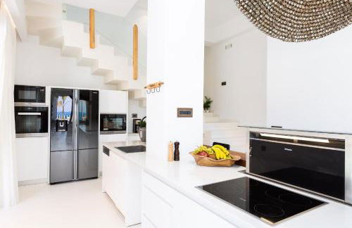 La Casa di Mare, Luxury Beach Front Villa with Private Pool, Whirlpools & Sauna, By ThinkVilla - Foto 27